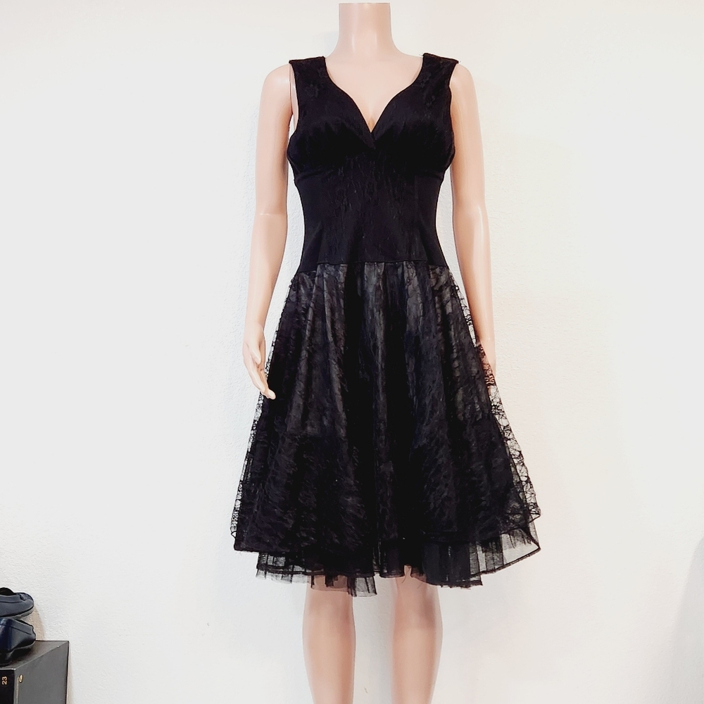 Chic Black Lace Mini Dress